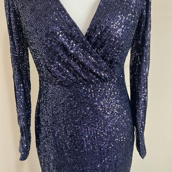 Sequined Mermaid V Neck Long Slit Sleeve - Picture 4 of 13